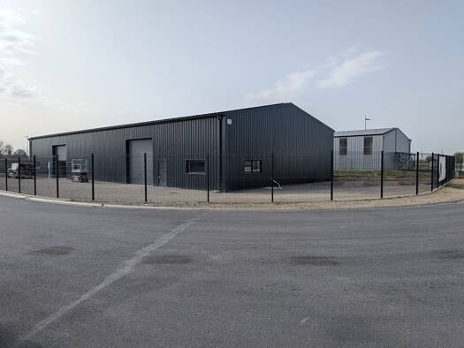 Local d'activités à louer 1 600 € 280 m² d'espace de stockage Recy 51520