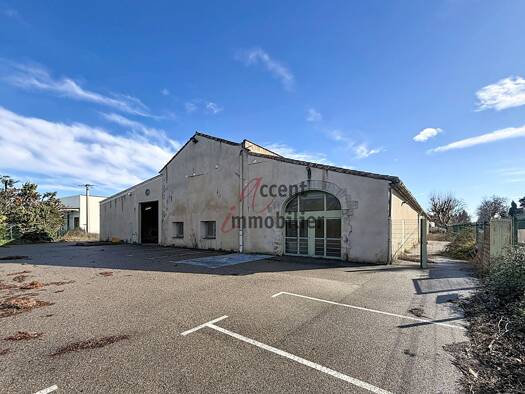 Entrepôt à vendre 1 260 000 € 1 756 m² d'espace de stockage Saint-Andiol 13670