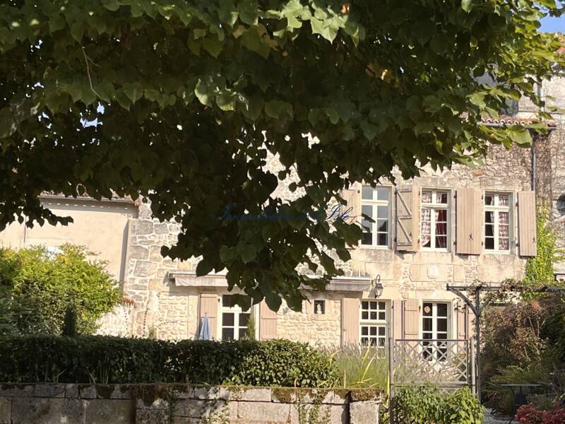 Maison à vendre, 239m², VILLEBOIS LAVALETTE