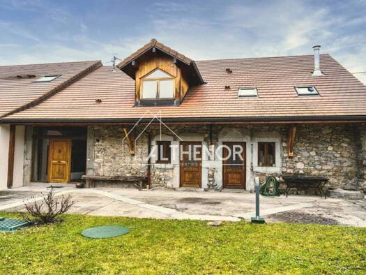 Ferme à vendre 735 000 € 9 pièces 5 chambres 238 m² 712 m² de terrain Fillière 74570