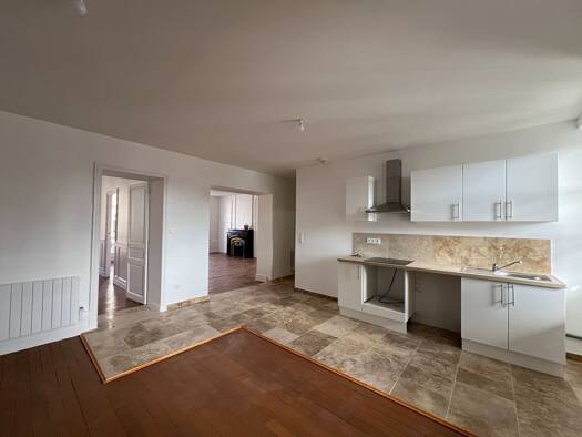 Appartement à louer 630 € 2 pièces 1 chambre 89 m² Étage 1/3 Centre Ville Le Coteau 42120