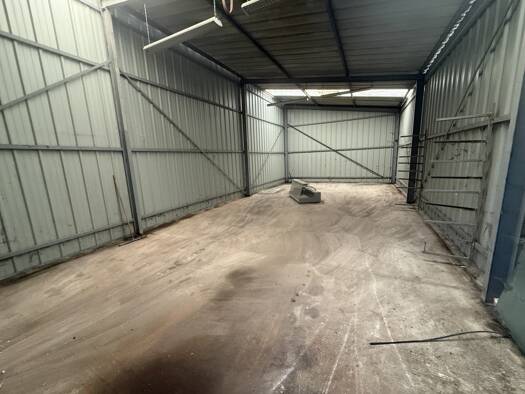 Local d'activités à louer 930 € 90 m² d'espace de stockage Garancières 78890