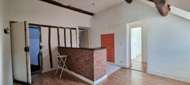 Appartement à louer 950 € 5 pièces 4 chambres 57 m² Dernier étage, Étage 2/2 Montry 77450