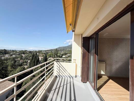 Appartement à vendre 215 000 € 3 pièces 2 chambres 58 m² Étage 4/4 Vence 06140