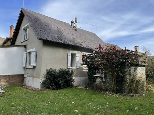Maison de plain-pied à vendre 130 800 € 6 pièces 2 chambres 88 m² 1 888 m² de terrain Ségur-le-Château 19230