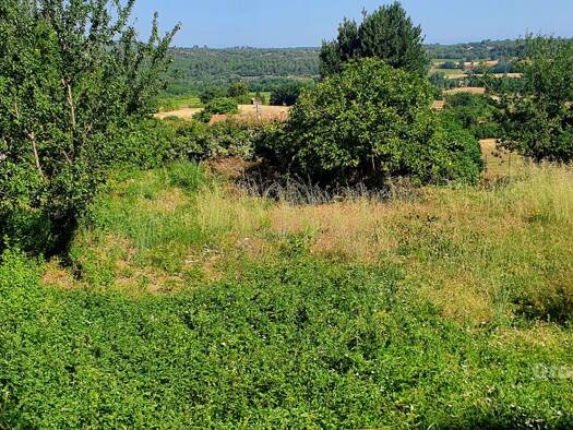 Terrain constructible à vendre 108 000 € 990 m² de terrain Esparron 83560
