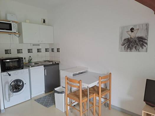 Appartement à louer 566 € 2 pièces 1 chambre 20 m² Étage 2/2 Centre-Bellevue Chambéry 73000