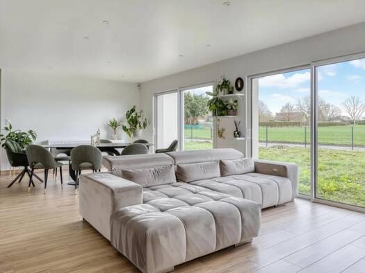 Maison de plain-pied à vendre 330 000 € 5 pièces 4 chambres 132 m² 1 150 m² de terrain Hauville 27350