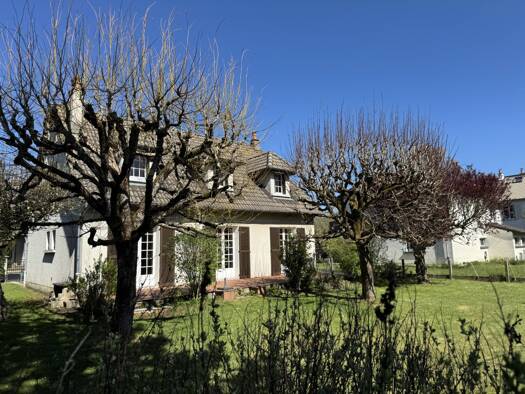 Maison à vendre 199 500 € 6 pièces 4 chambres 117 m² 639 m² de terrain Aurillac 15000