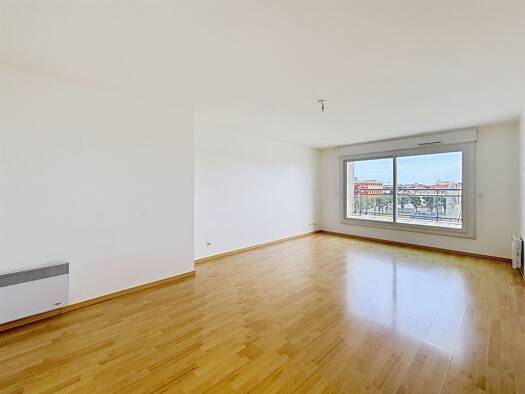 Appartement à louer 922 € 3 pièces 2 chambres 78,3 m² Étage 4/4 Reims 51100