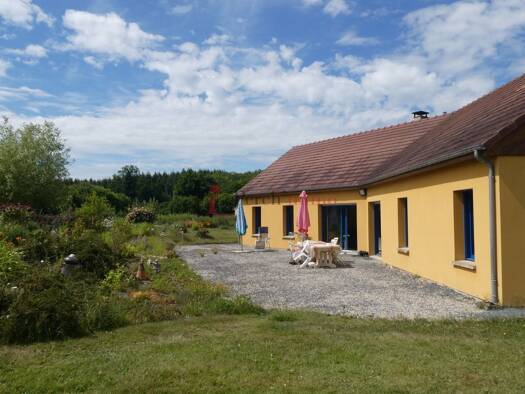 Maison de plain-pied à vendre 276 600 € 7 pièces 5 chambres 150 m² 10 147 m² de terrain Le Plantis 61170