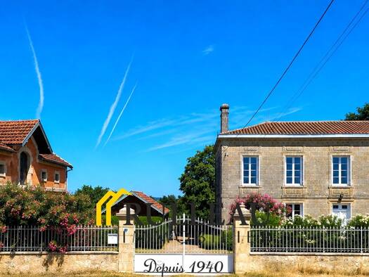 Villa à vendre 630 000 € 6 pièces 4 chambres 270 m² 12 653 m² de terrain Saint-André-de-Cubzac 33240