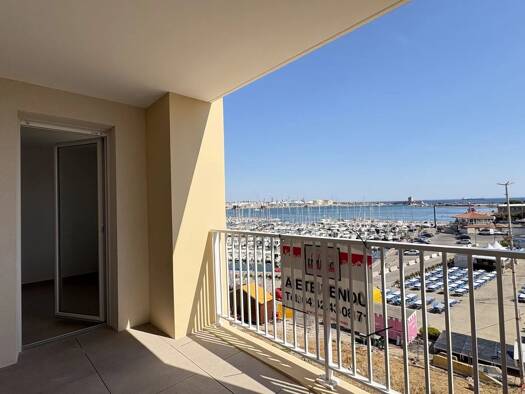 Appartement à vendre - Première occupation 250 000 € 3 pièces 2 chambres 59,95 m² Étage 3/5 La Leque Port-de-Bouc 13110