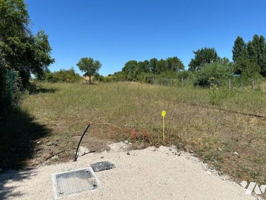 Terrain constructible viabilisé à vendre 63 000 € 705 m² de terrain Saint-Ay 45130