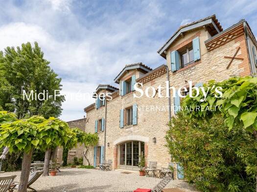 Maison à vendre 1 065 000 € 18 pièces 9 chambres 585 m² 9 761 m² de terrain Albi 81000