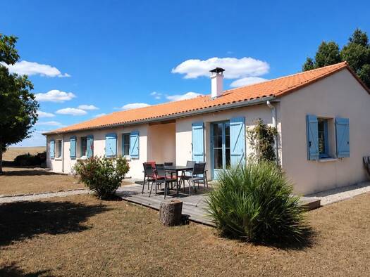 Maison de plain-pied à vendre 289 000 € 6 pièces 4 chambres 140 m² 1 020 m² de terrain La Crèche 79260