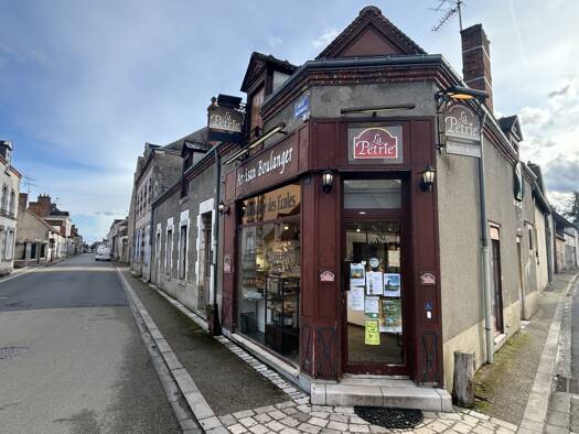 Boutique à vendre Fonds de commerce 119 000 € 75 m² de surface de vente Saint-Benoît-sur-Loire 45730
