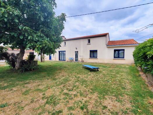Maison à vendre 229 900 € 5 pièces 3 chambres 100 m² 1 564 m² de terrain Saint Sauveur de Landemont 49270
