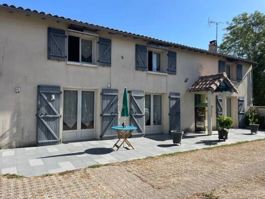 Maison à vendre 304 500 € 5 pièces 3 chambres 205,47 m² 879 m² de terrain Saint-Symphorien 79270