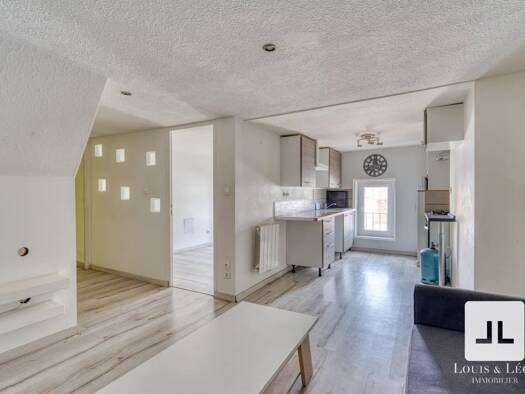 Appartement à vendre 69 000 € 2 pièces 1 chambre 31,9 m² Étage 3/3 centre Ville-La Chartonnière-La Barre Villefranche-sur-Saône 69400