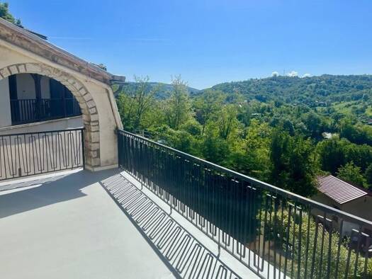 Maison à vendre 49 000 € 4 pièces 2 chambres 98 m² 15 611 m² de terrain Viviez 12110