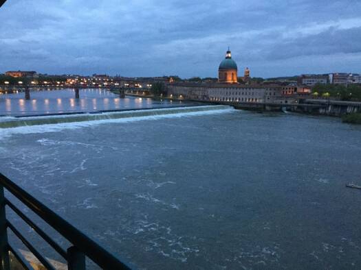 Appartement à louer 2 050 € 4 pièces 3 chambres 105 m² 3ème étage Toulouse 31000