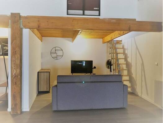 Appartement à louer 610 € 2 pièces 1 chambre 41,1 m² Étage 3/3 Brignoles 83170