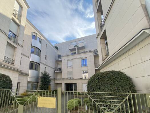 Appartement à vendre 549 500 € 5 pièces 3 chambres 112,5 m² RDC Reims 51100