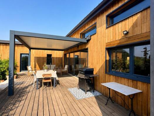 Maison à vendre 418 700 € 6 pièces 4 chambres 165,4 m² 7 000 m² de terrain Cahors 46000