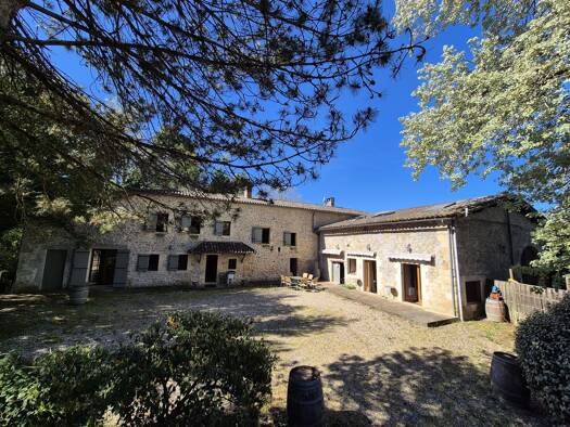 Villa à vendre 890 100 € 13 pièces 5 chambres 312 m² 3 281 m² de terrain Blasimon 33540