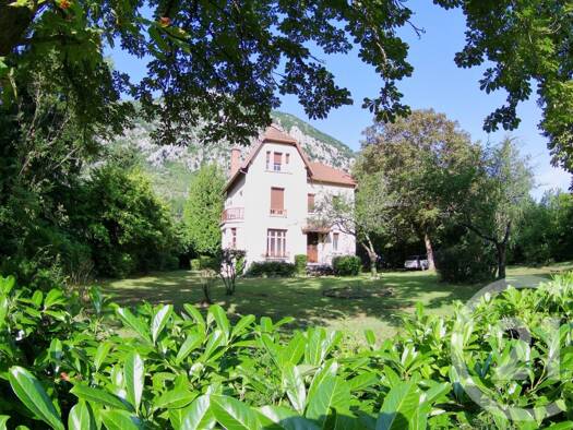 Maison à vendre 245 000 € 7 pièces 5 chambres 180,5 m² 2 010 m² de terrain Tarascon sur Ariege 09400