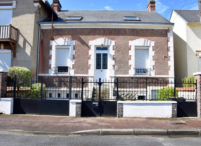 Maison à vendre 220 000 € 5 pièces 3<br/>chambres 118 m²<br/>superficie 687 m²<br/>terrain Bourg Chalette sur Loing 45120