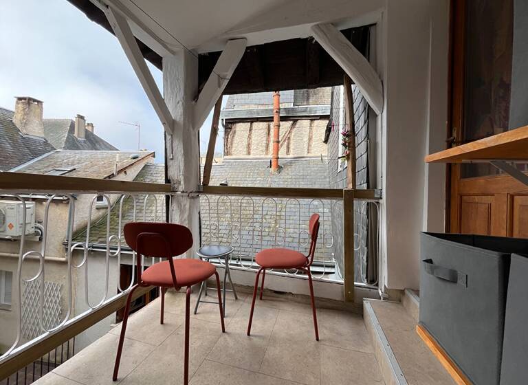 Appartement à louer 825 € 2 pièces 1<br/>chambre 95 m²<br/>superficie Dernier étage, 2/2<br/>étage Tours 37000