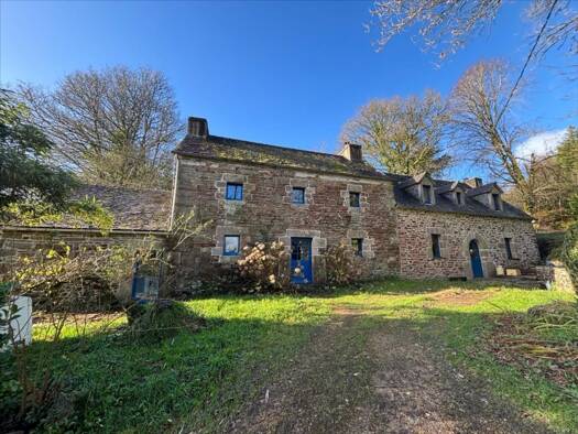 Maison à vendre 346 500 € 8 pièces 6 chambres 209 m² 6 872 m² de terrain Berrien 29690