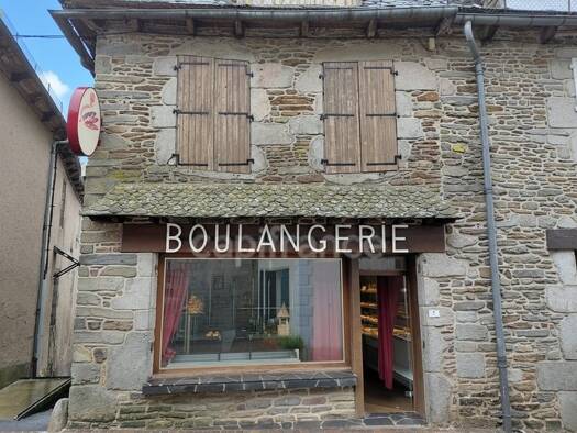 Maison à vendre 66 900 € 12 pièces 3 chambres 175 m² 195 m² de terrain Montsalvy 15120