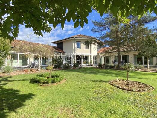 Maison à vendre 475 000 € 5 pièces 3 chambres 302 m² 11 137 m² de terrain Siorac-de-Ribérac 24600
