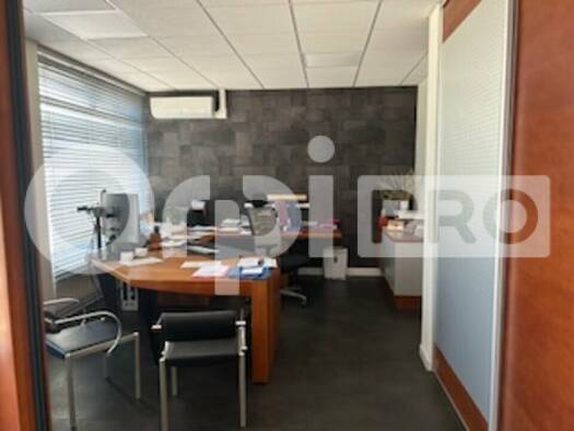 Espace bureau à louer 3 580 € 227 m² de bureaux divisible jusqu'à 227 m² Villefranche sur Saone 69400