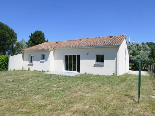 Maison de plain-pied à vendre 144 000 € 4 pièces 3 chambres 92 m² 960 m² de terrain La Roche-Posay 86270