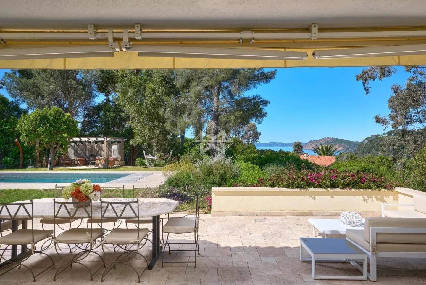 Maison à vendre, 325m², RAYOL CANADEL SUR MER