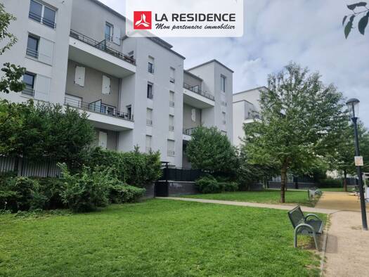 Appartement à vendre 245 000 € 4 pièces 3 chambres 81 m² Étage 3/4 Stains 93240