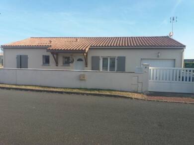 Maison de plain-pied à louer 750 € 4 pièces 3 chambres 85 m² Montils 17800