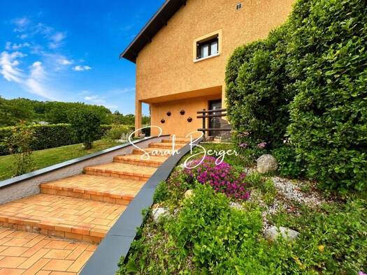 Maison à vendre 480 000 € 6 pièces 4 chambres 219 m² 1 489 m² de terrain Sud Lagnieu 01150