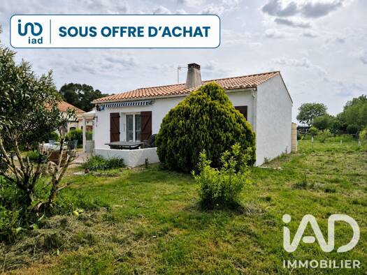 Maison de plain-pied à vendre 210 000 € 3 pièces 2 chambres 65 m² 2 218 m² de terrain Saint-Hilaire-la-Forêt 85440