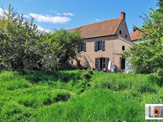 Maison à vendre 76 500 € 6 pièces 2 chambres 111 m² 3 854 m² de terrain Lapeyrouse 63700