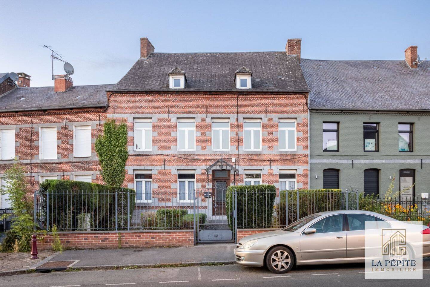 Maison à vendre, 240m², PONT SUR SAMBRE