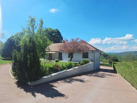 Maison de plain-pied à vendre 364 000 € 5 pièces 3 chambres 172 m² 2 477 m² de terrain Des Combes Le Creusot 71200