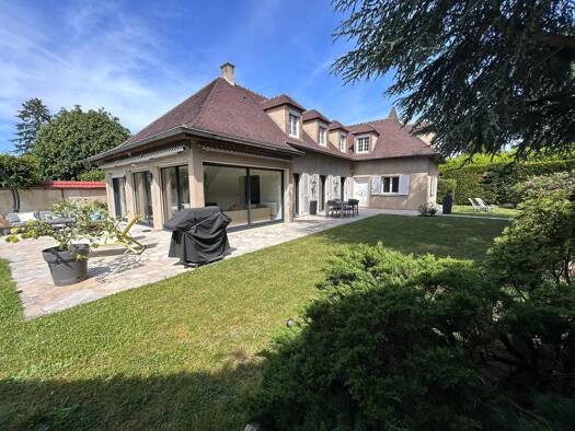 Maison à vendre 2 290 000 € 11 pièces 4 chambres 300 m² 1 097 m² de terrain Vaucresson 92420