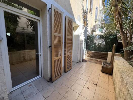 Appartement à louer 730 € 2 pièces 1 chambre 42,7 m² RDC/3 Le Faron-Fort-Rouge Toulon 83200
