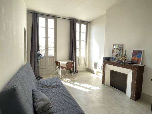 Appartement à louer 397 € 1 pièce 26,5 m² Étage 3/4 Rochefort 17300