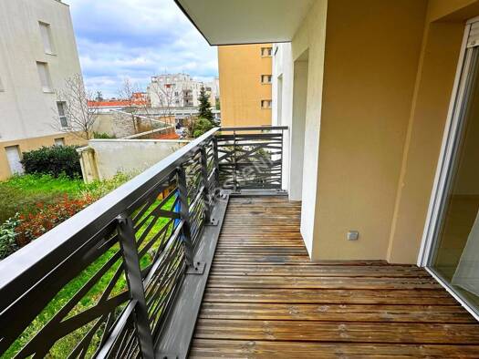 Appartement à louer 1 000 € 3 pièces 2 chambres 61 m² Étage 1/6 Clément Villeurbanne 69100